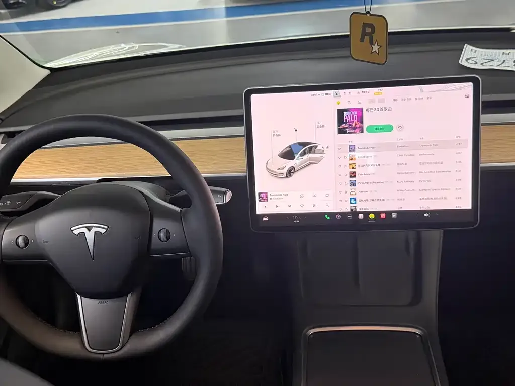 Tesla Model 3 — фото 3