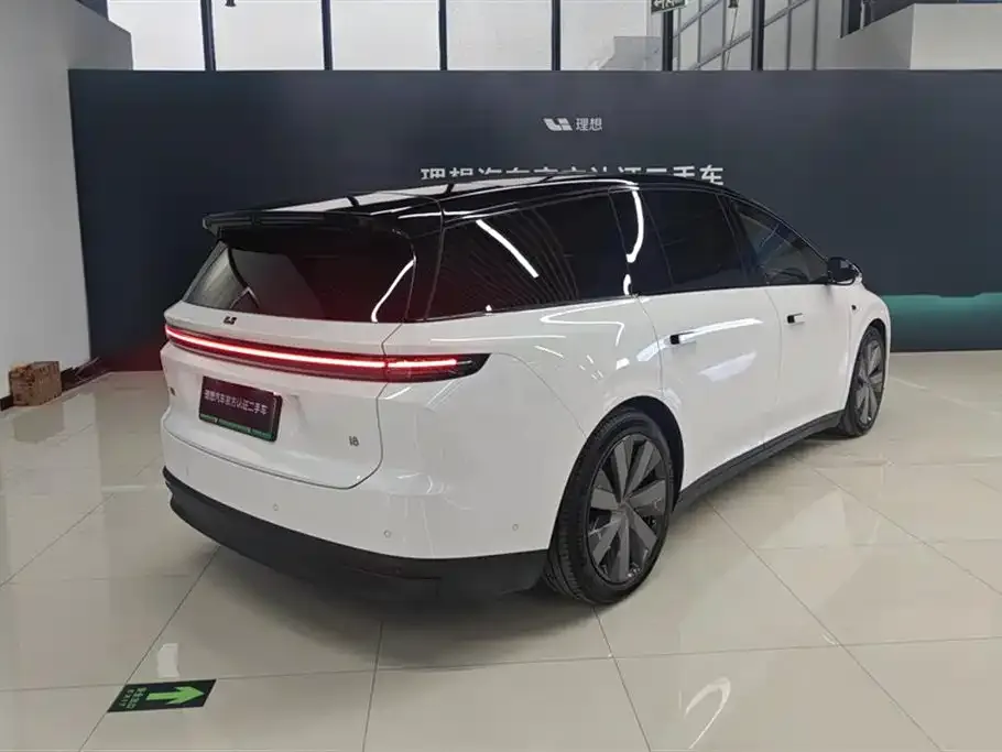 Li Auto i8 — фото 10