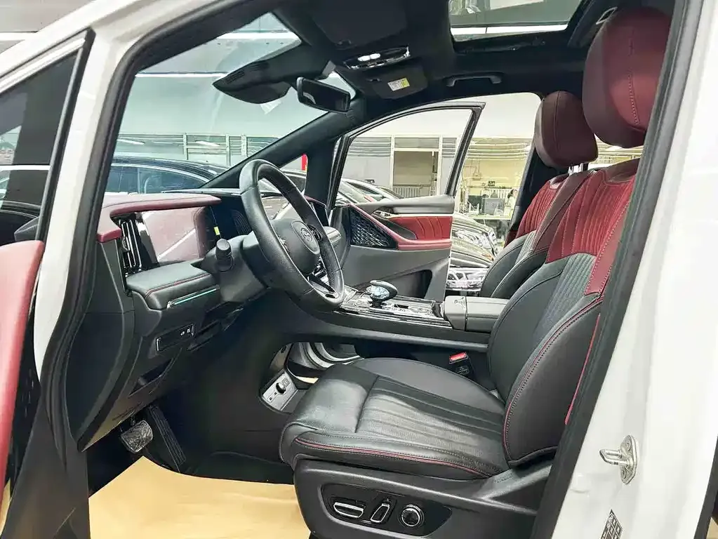 GAC Motor Trumpchi M8 — фото 8