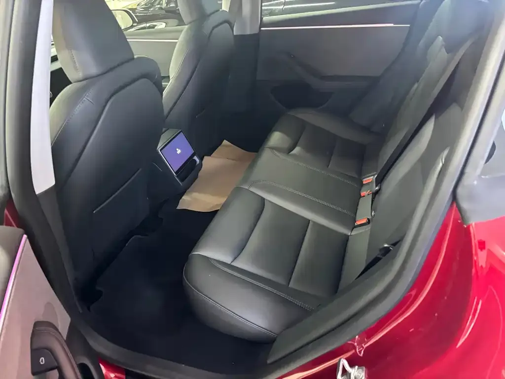 Tesla Model 3 — фото 10