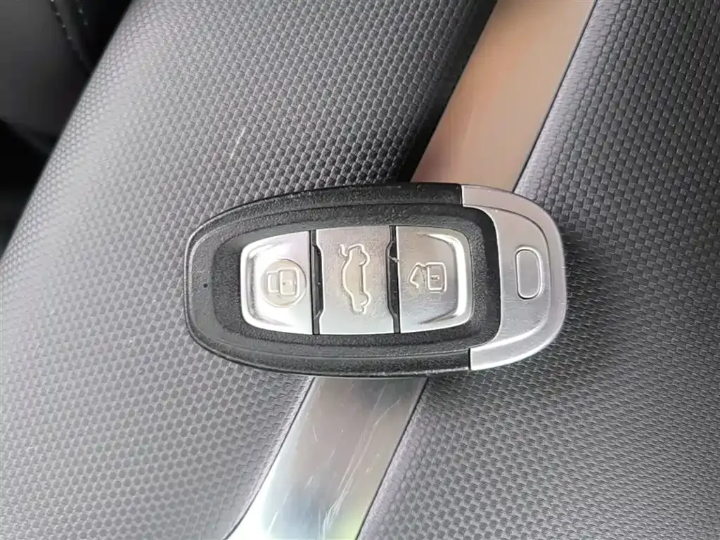 Hongqi E-QM5 — фото 8