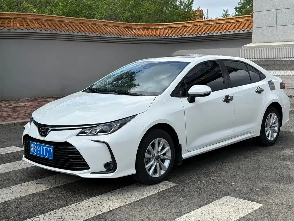 Toyota Corolla — фото 1