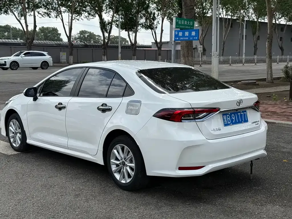 Toyota Corolla — фото 4