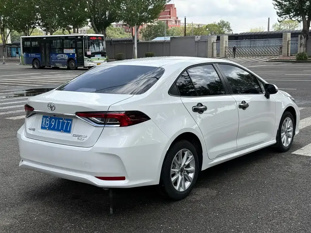 Toyota Corolla — фото 10