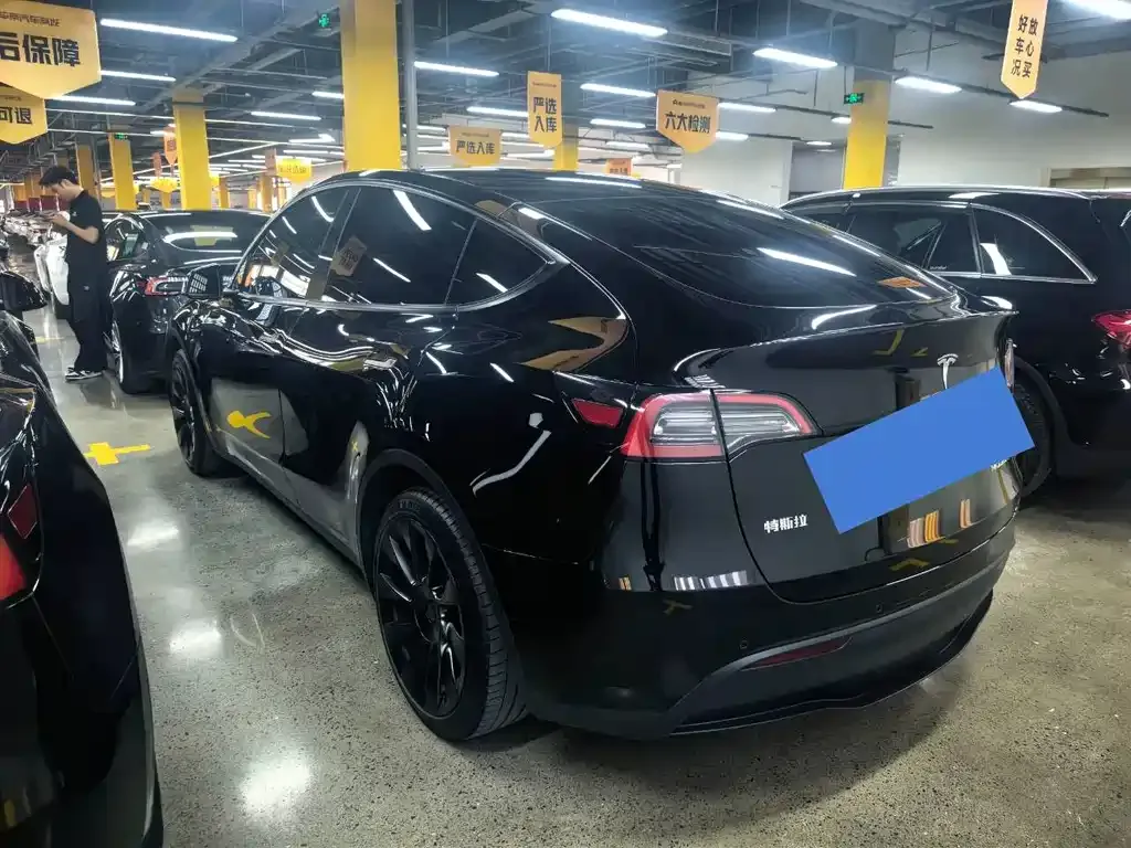 Tesla Model Y — фото 5