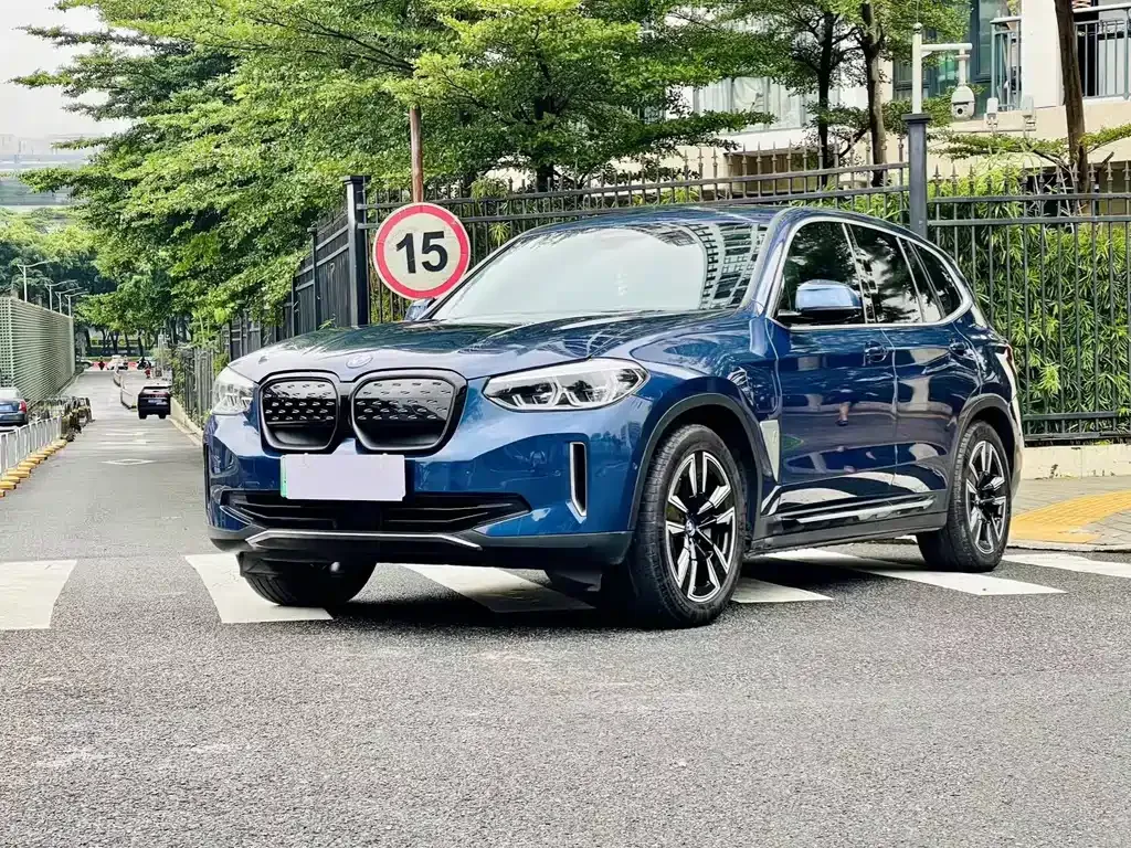 BMW iX3 — фото 1