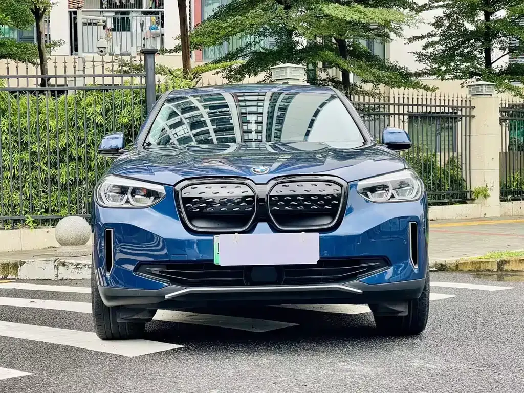 BMW iX3 — фото 7