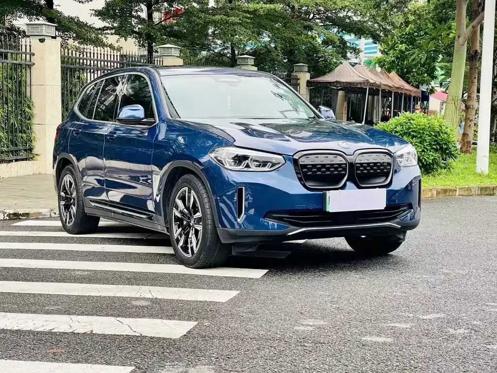 BMW iX3 — фото 5