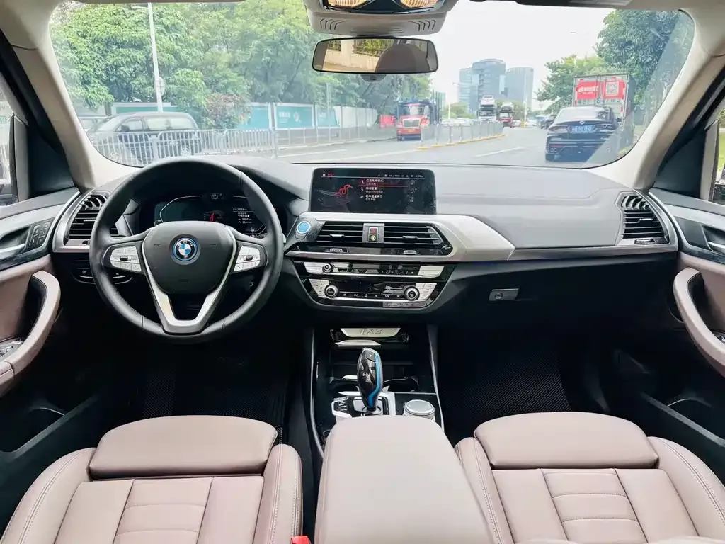 BMW iX3 — фото 2