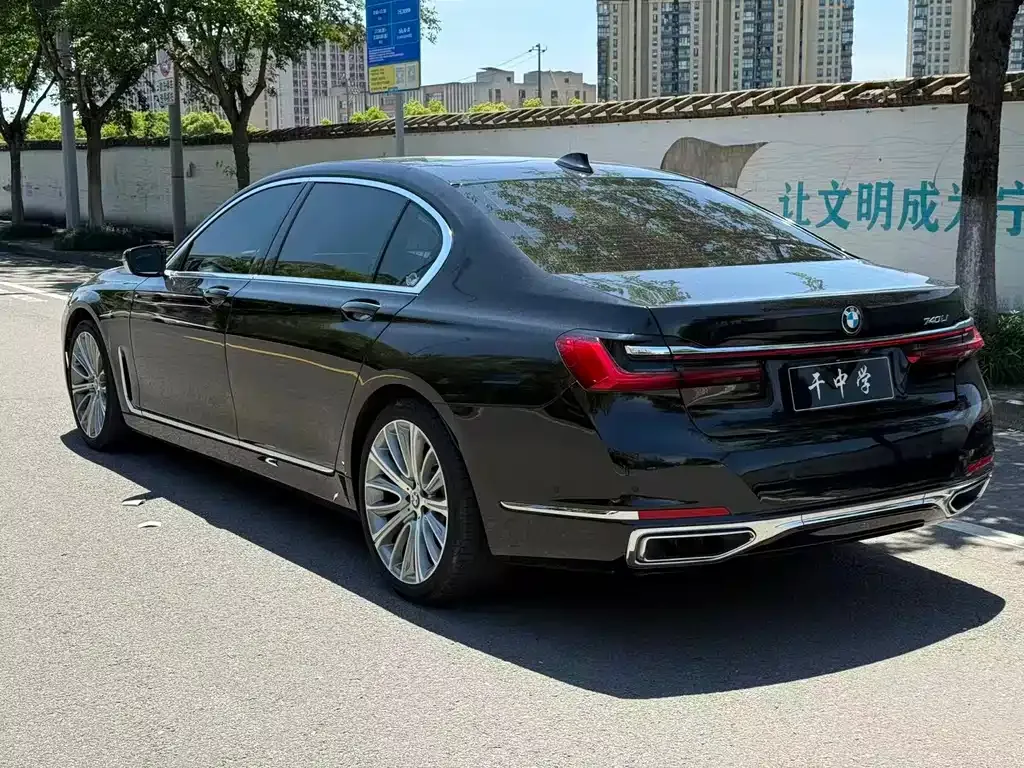BMW 7 Series — фото 9