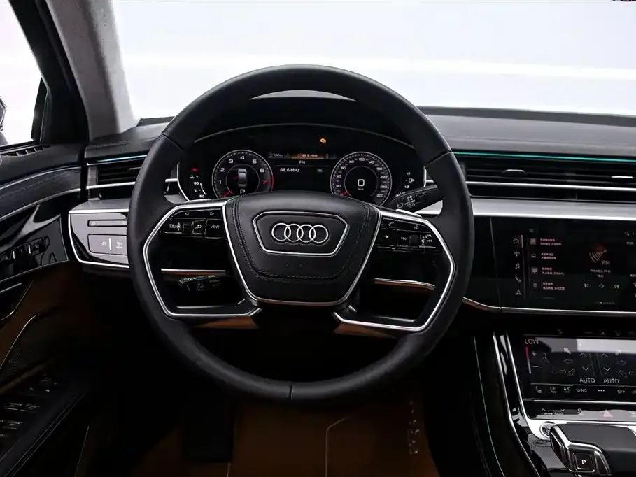 Audi A8 — фото 7