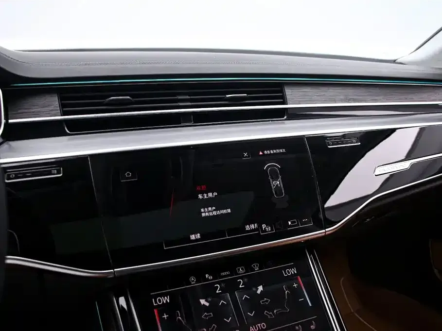 Audi A8 — фото 6