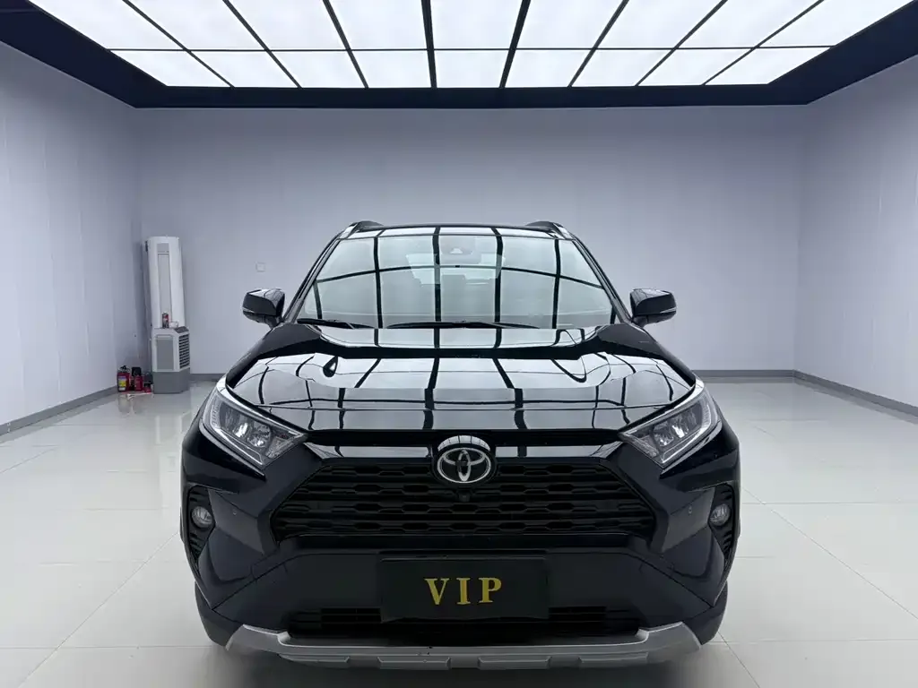 Toyota RAV4 — фото 7