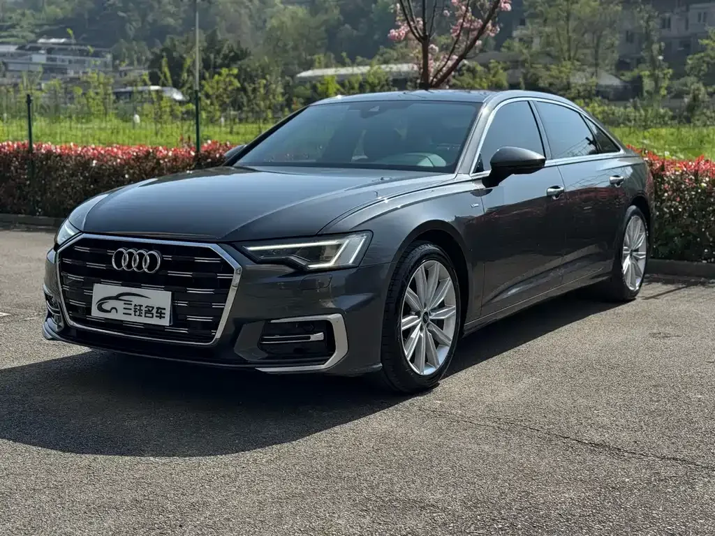 Audi A6L — фото 1