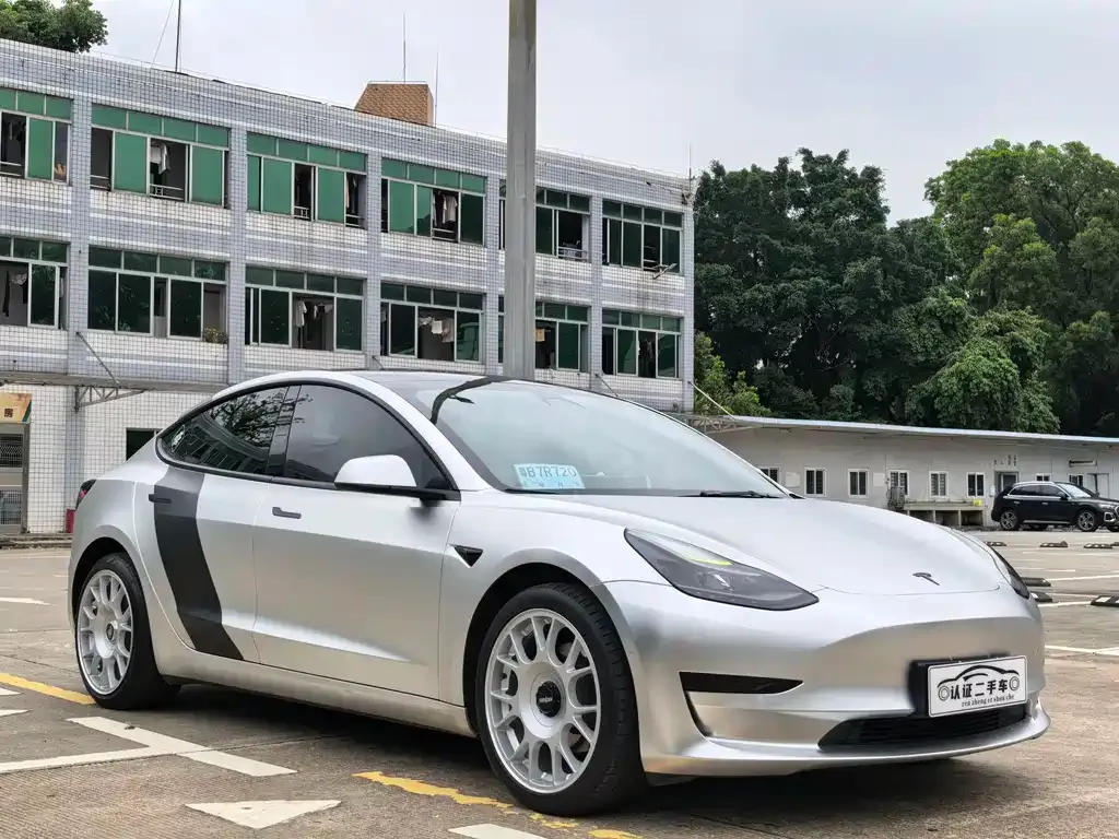 Tesla Model 3 — фото 9