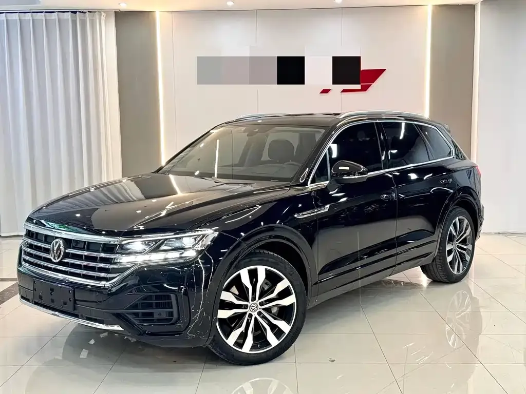 Volkswagen Touareg — фото 1