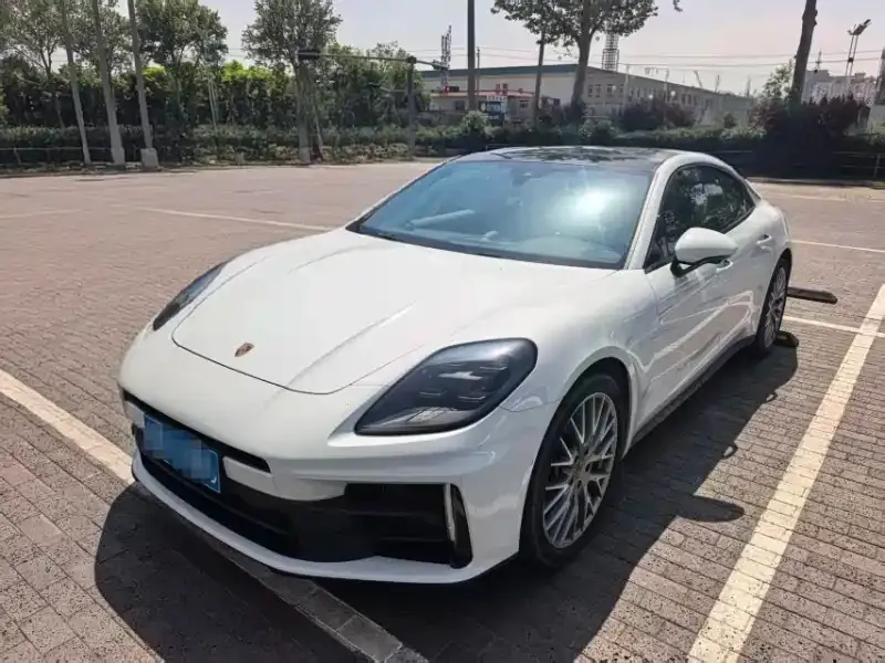 Porsche Panamera — фото 1