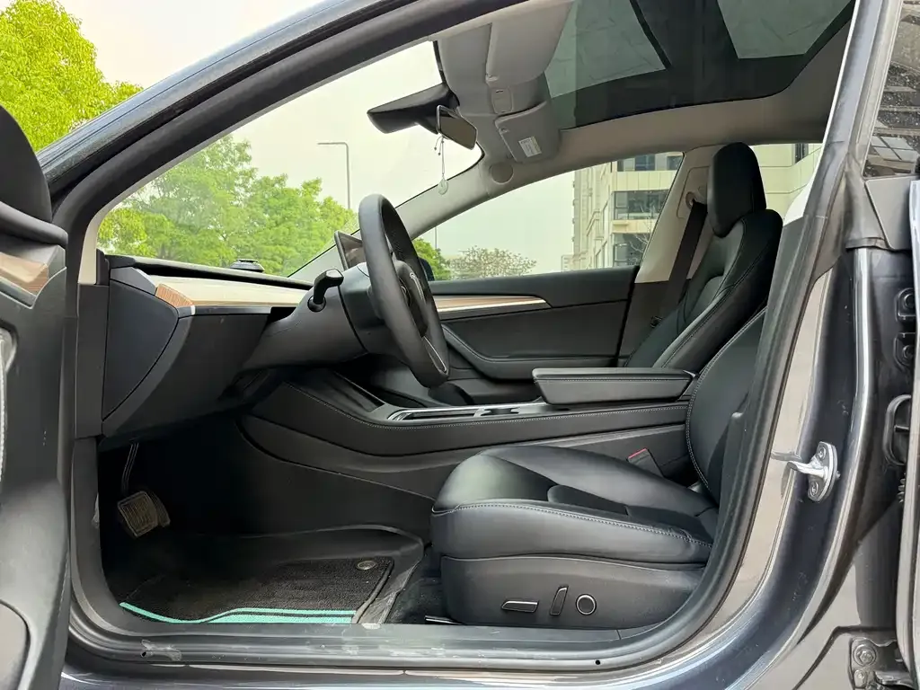 Tesla Model 3 — фото 4