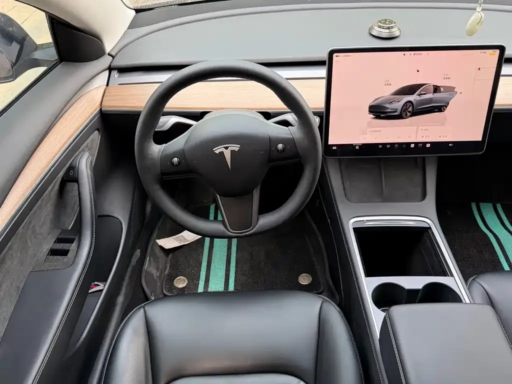 Tesla Model 3 — фото 3