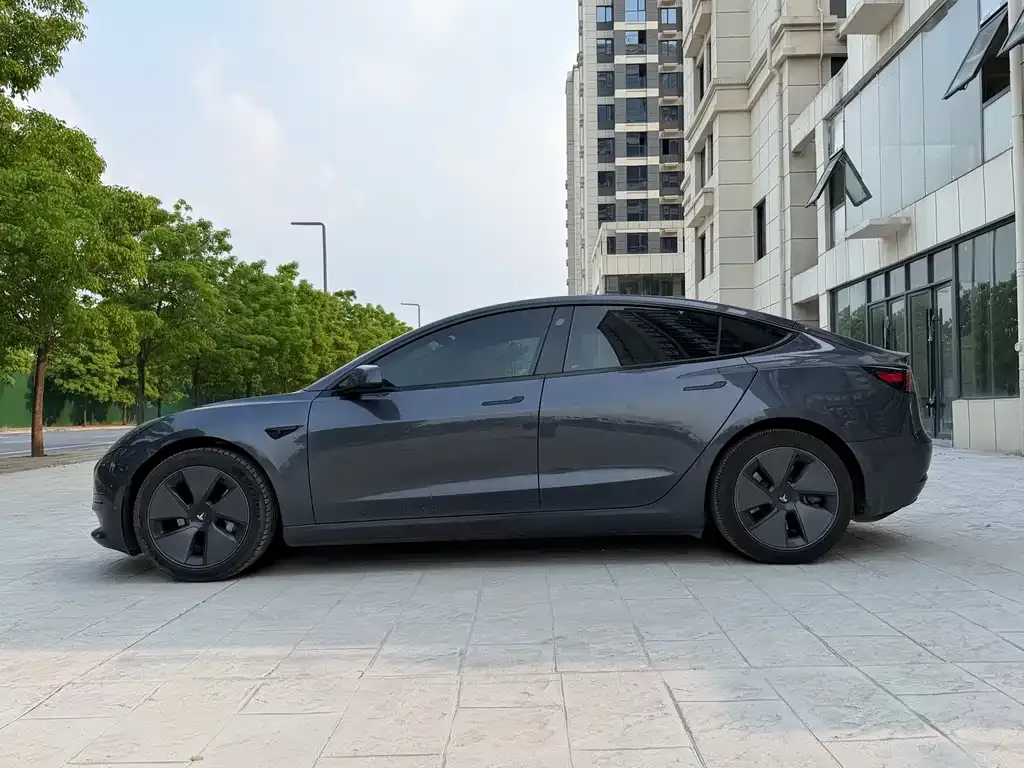 Tesla Model 3 — фото 6