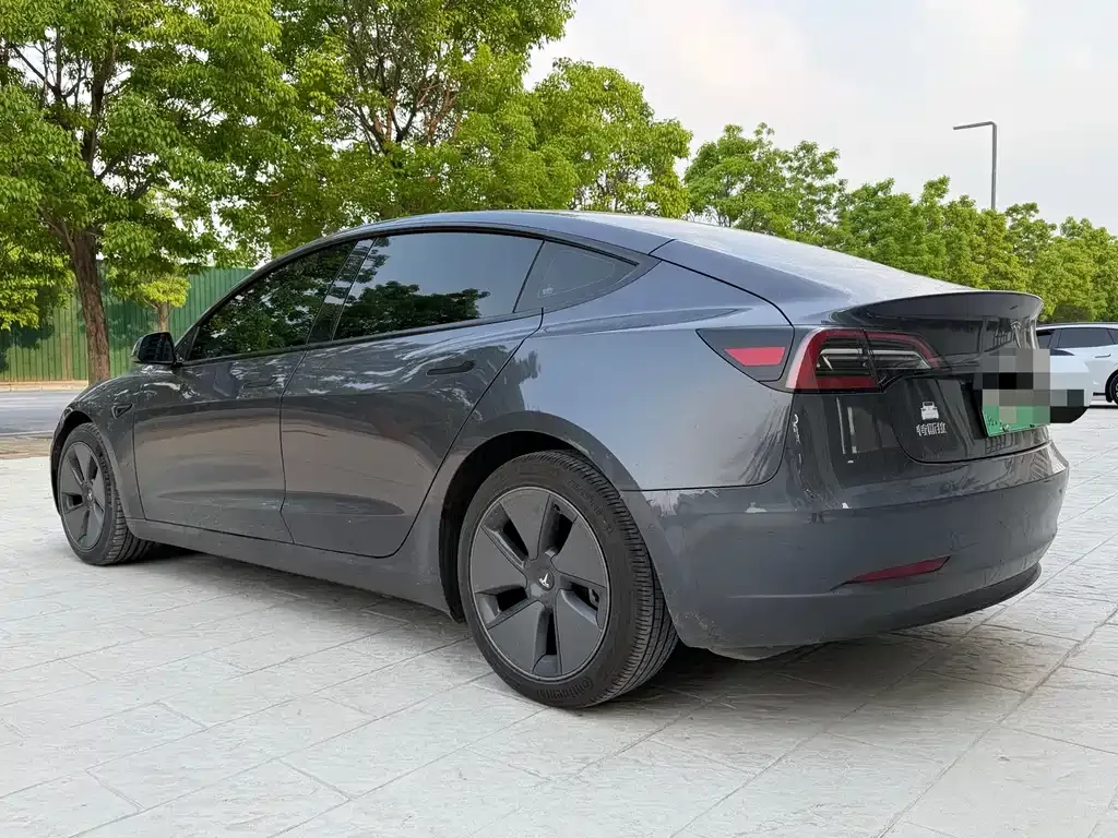 Tesla Model 3 — фото 9