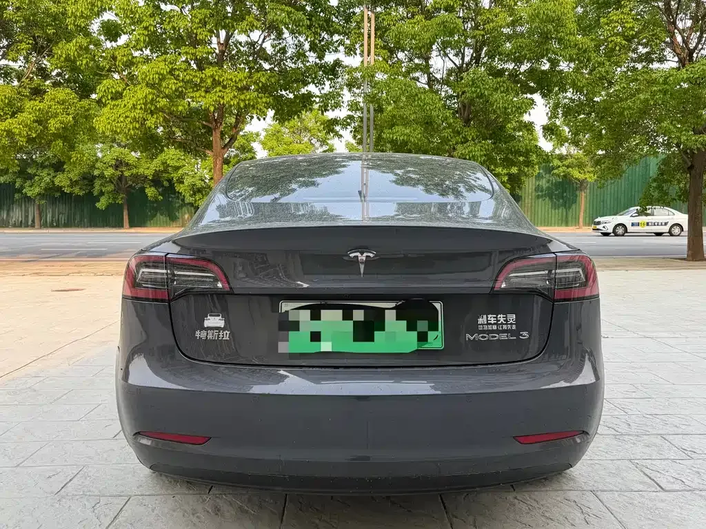 Tesla Model 3 — фото 8