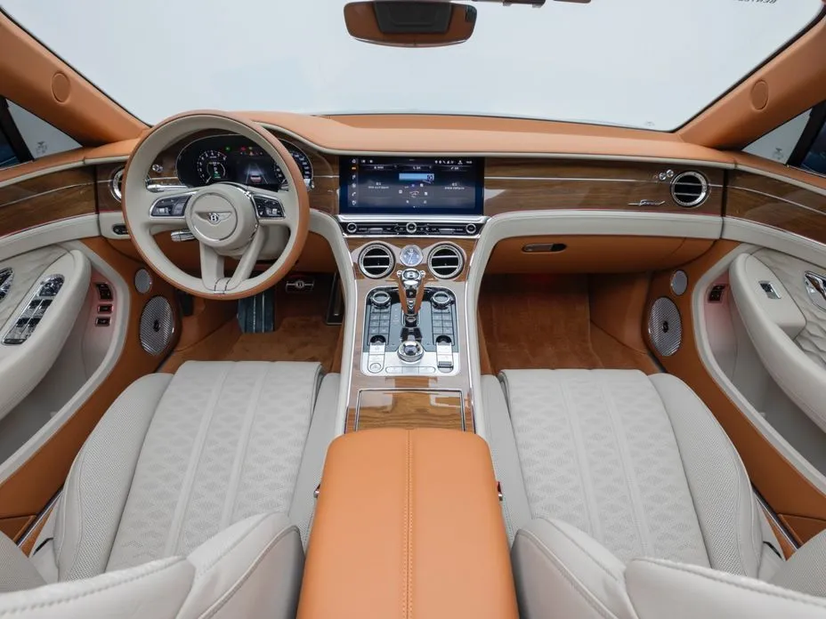 Bentley Continental 2025 из KR, фото 8