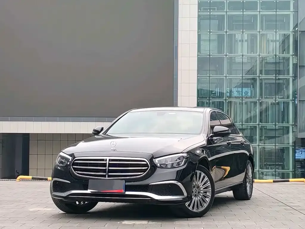 Mercedes-Benz E-Class — фото 8