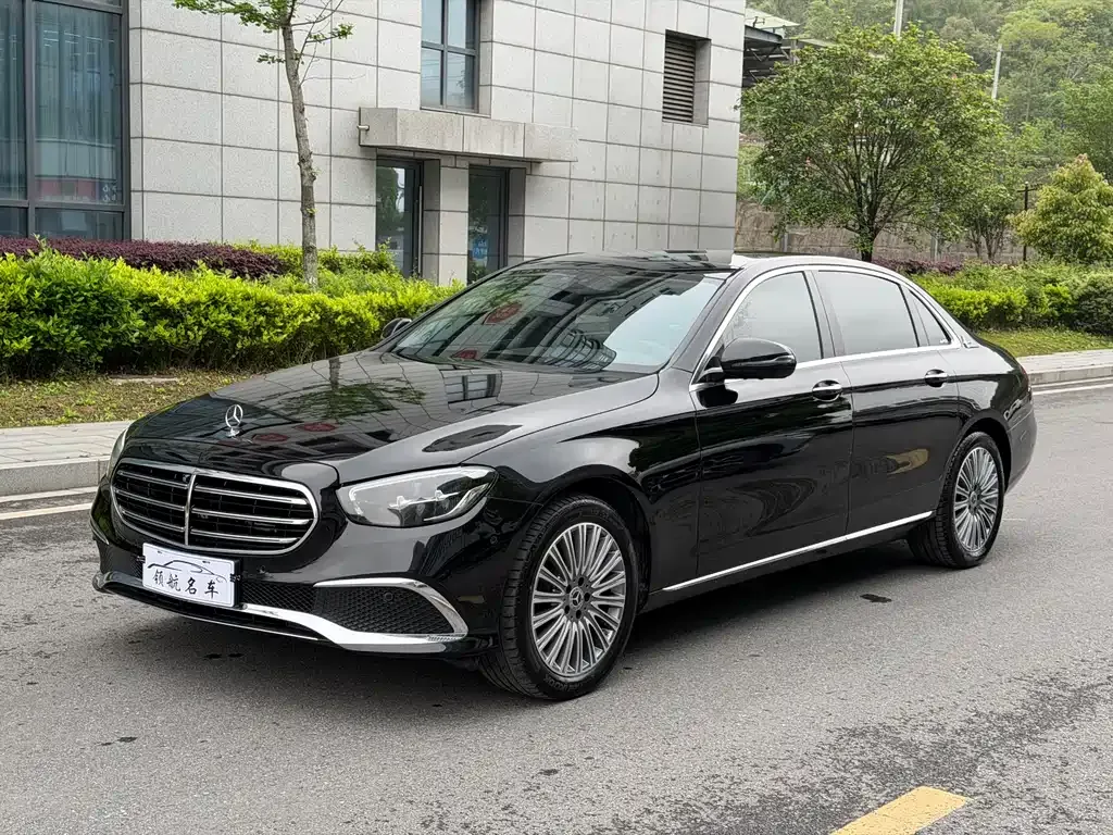 Mercedes-Benz E-Class — фото 1