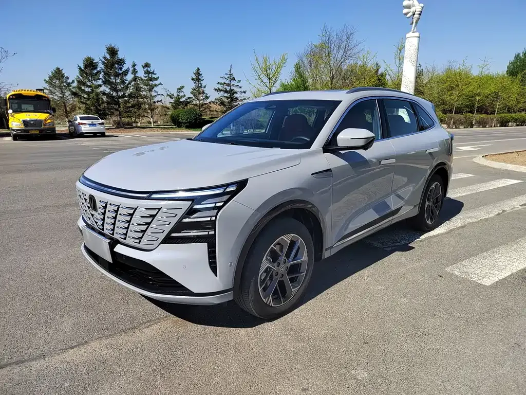 Changan CS75PLUS — фото 1