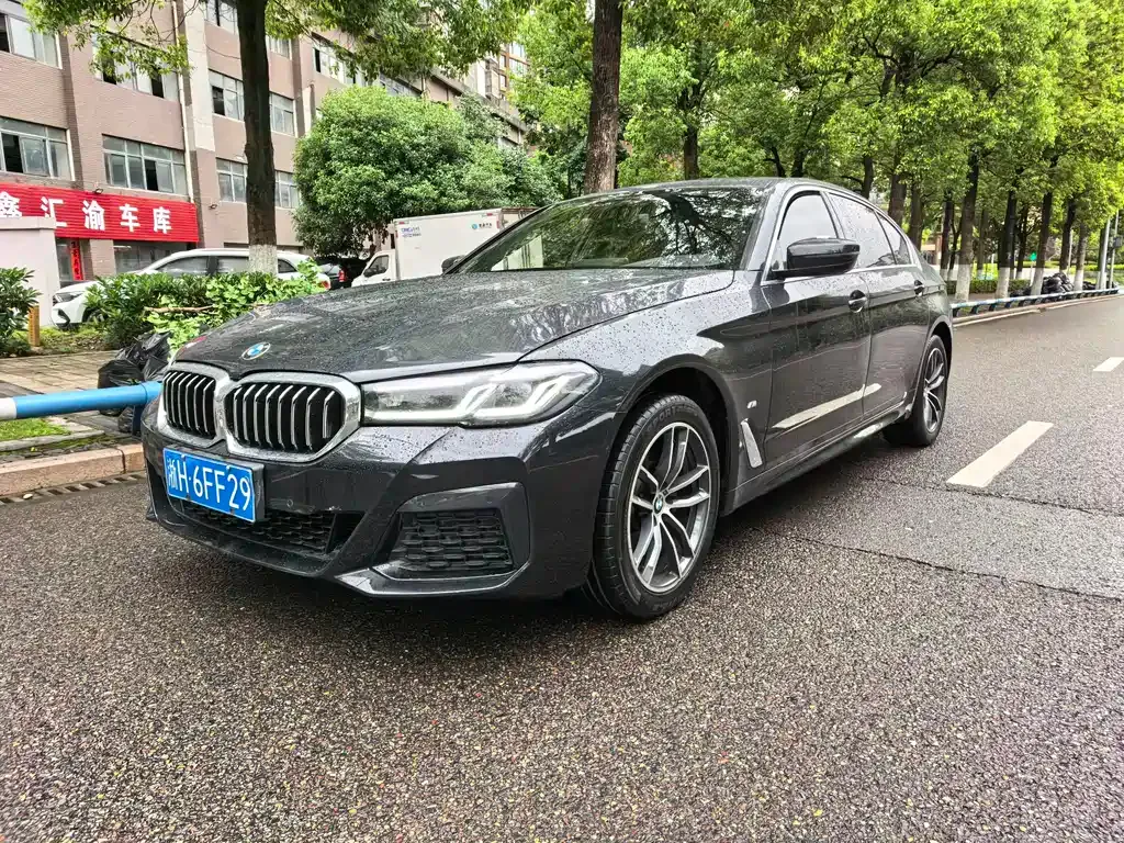 BMW 5 Series — фото 1