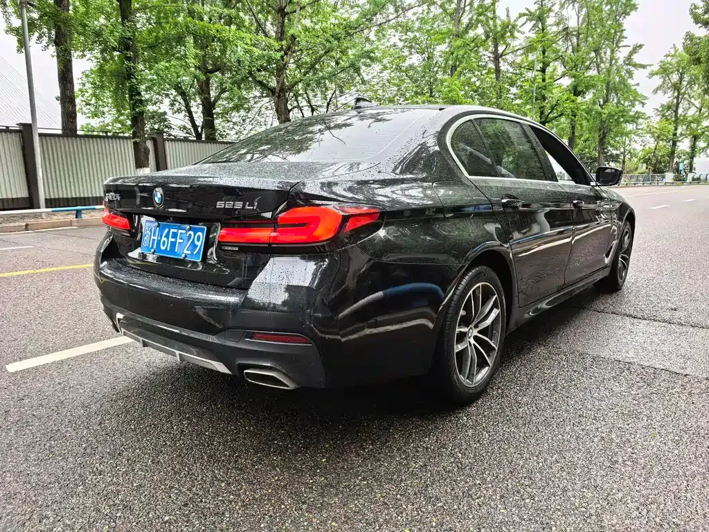 BMW 5 Series — фото 6