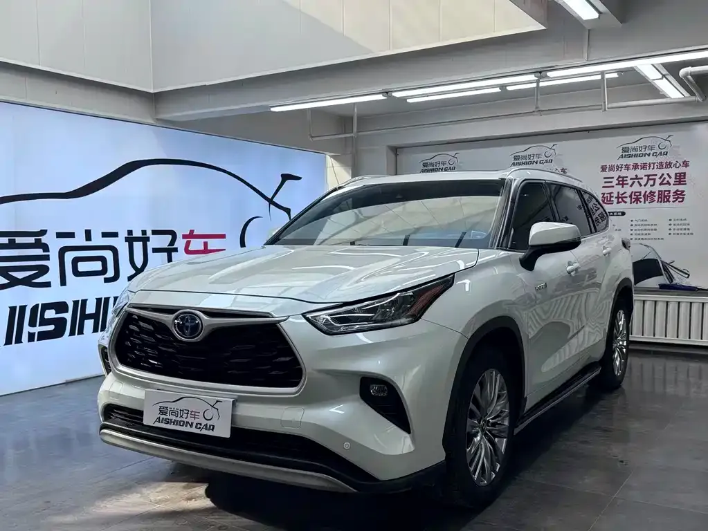 Toyota Highlander — фото 1