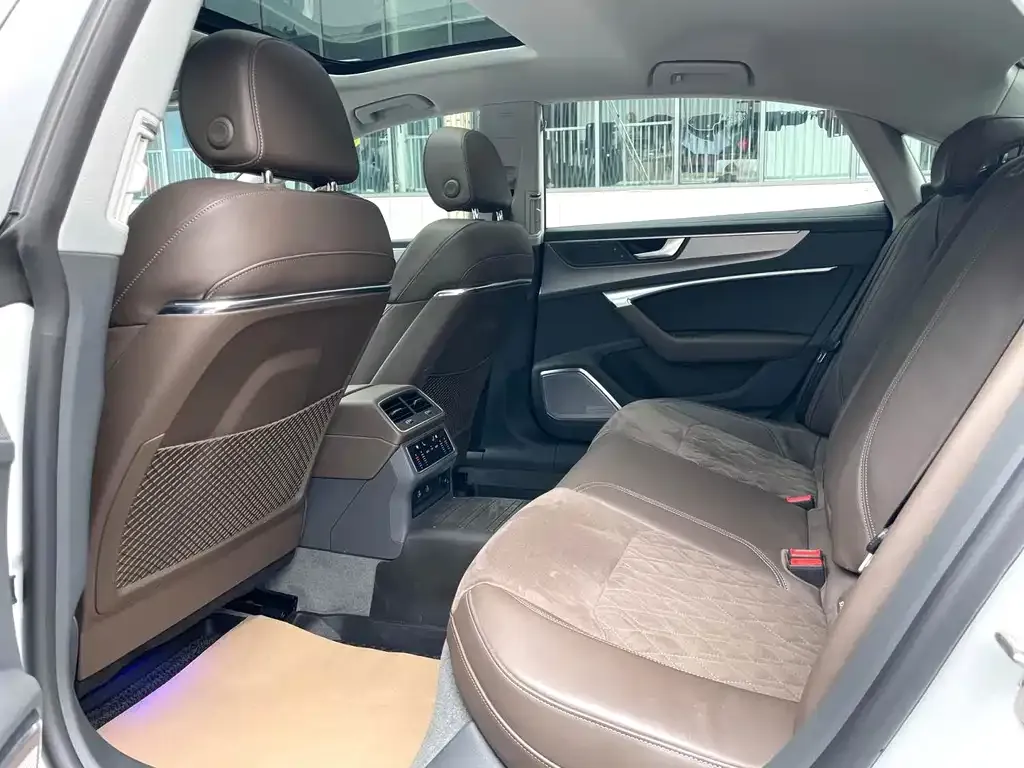 Audi A7L 2024 из CN, фото 7