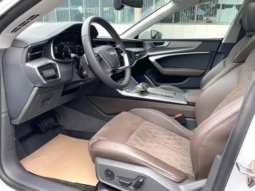 Audi A7L 2024 из CN, фото 3