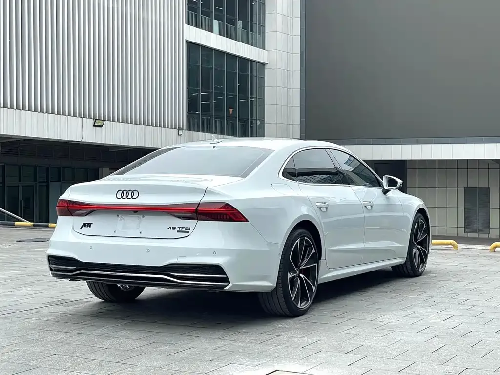 Audi A7L 2024 из CN, фото 4