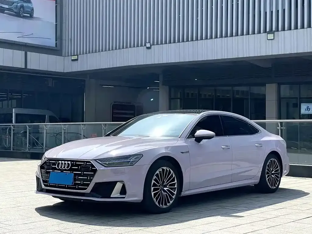 Audi A7L — фото 1