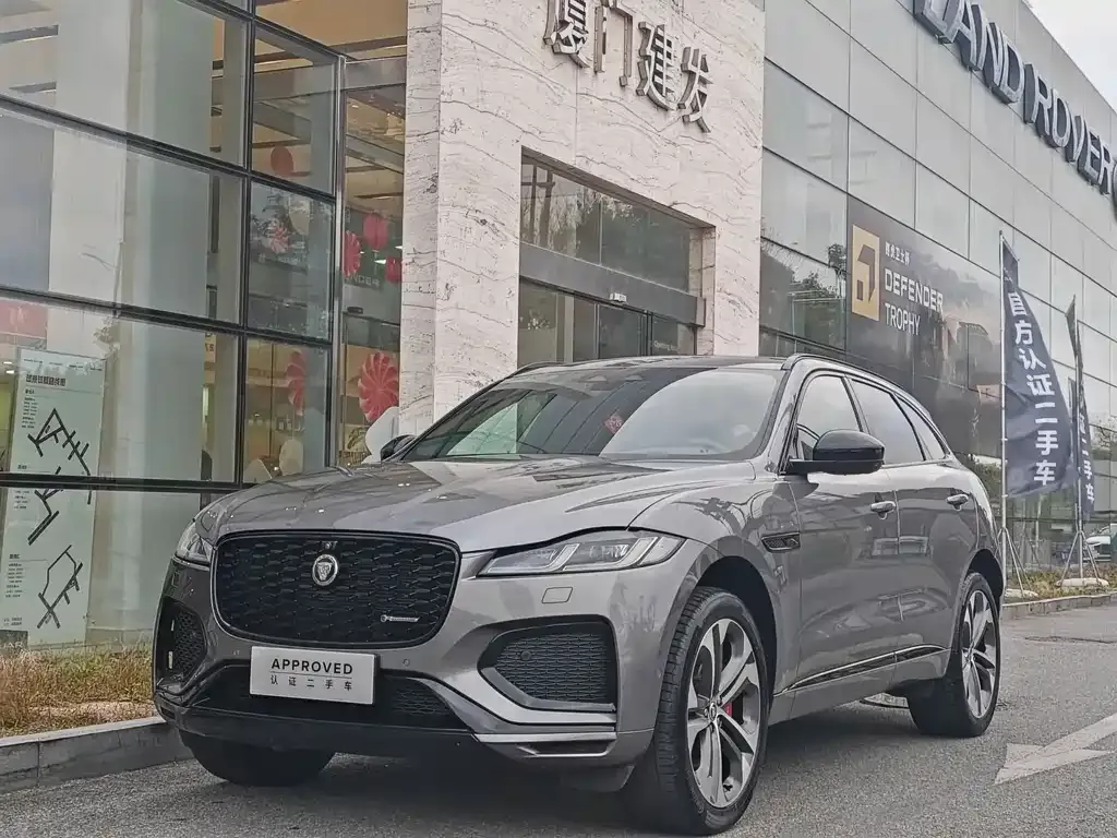 Jaguar F-PACE — фото 1