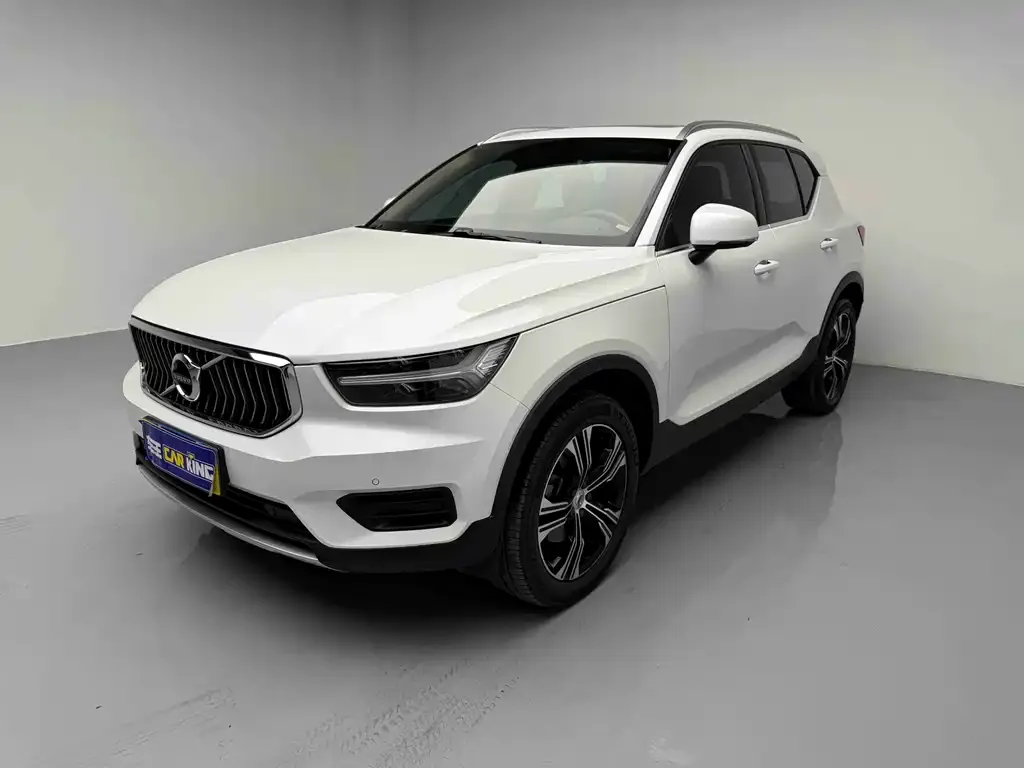 Volvo XC40 — фото 1