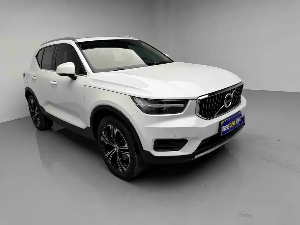 Volvo XC40 — фото 4