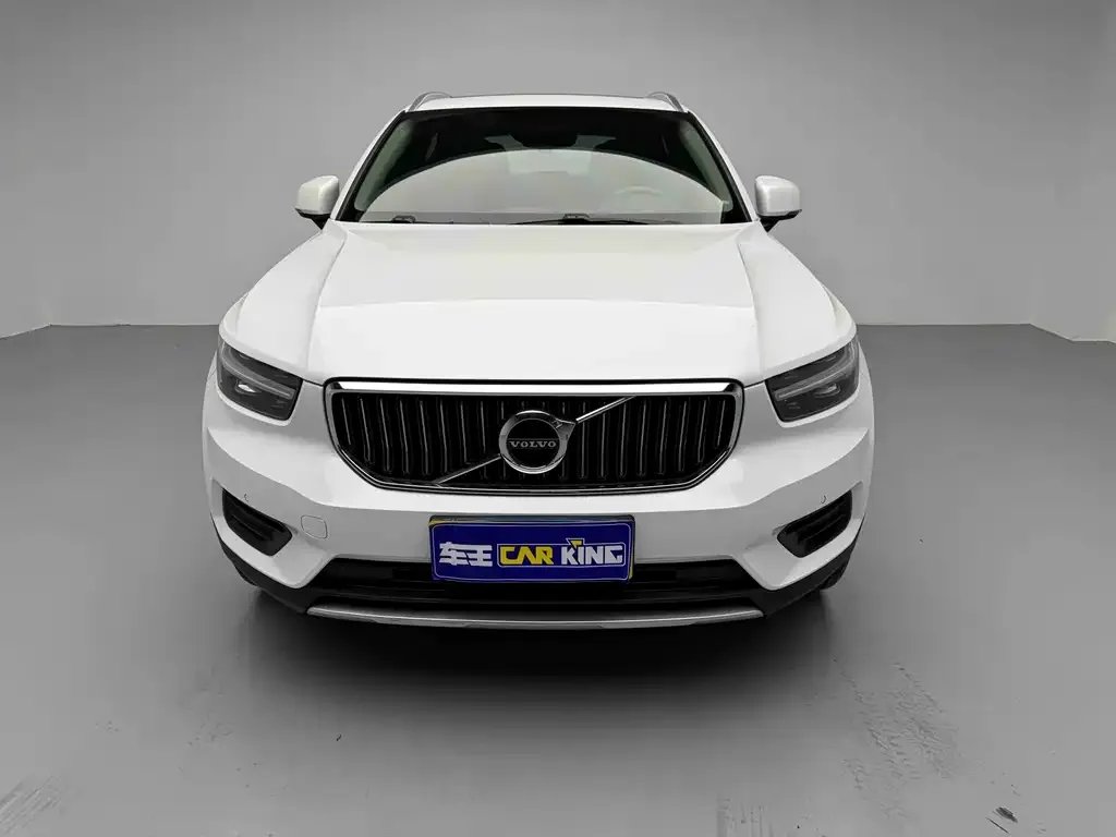 Volvo XC40 — фото 9