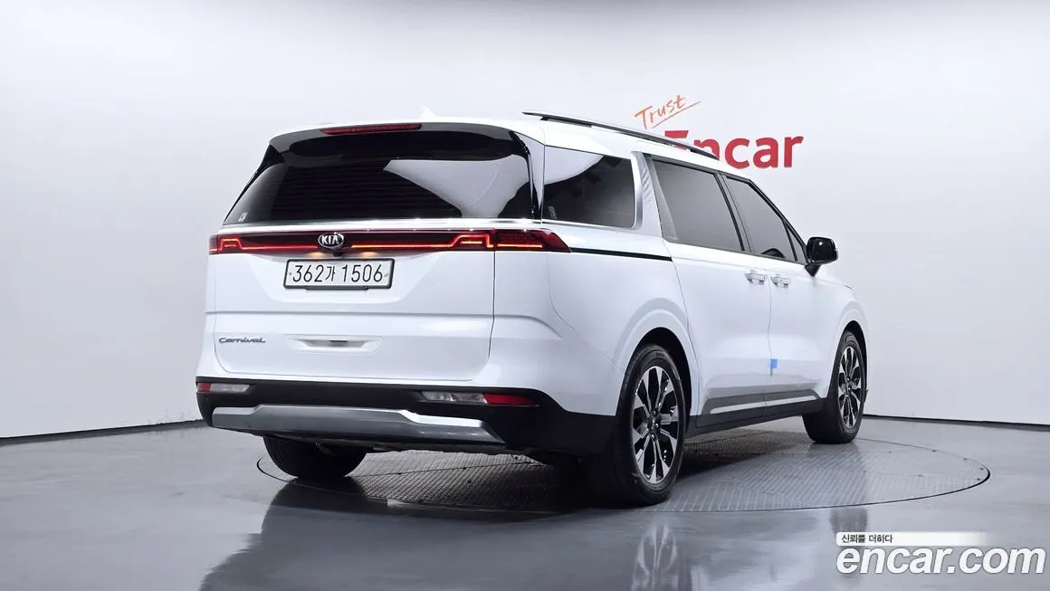 Kia Carnival — фото 4