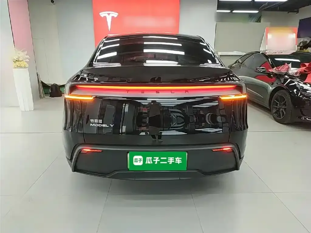 Tesla Model Y — фото 6
