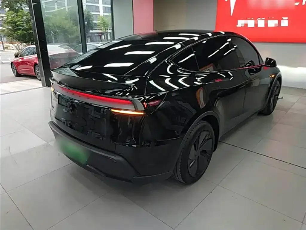 Tesla Model Y — фото 5