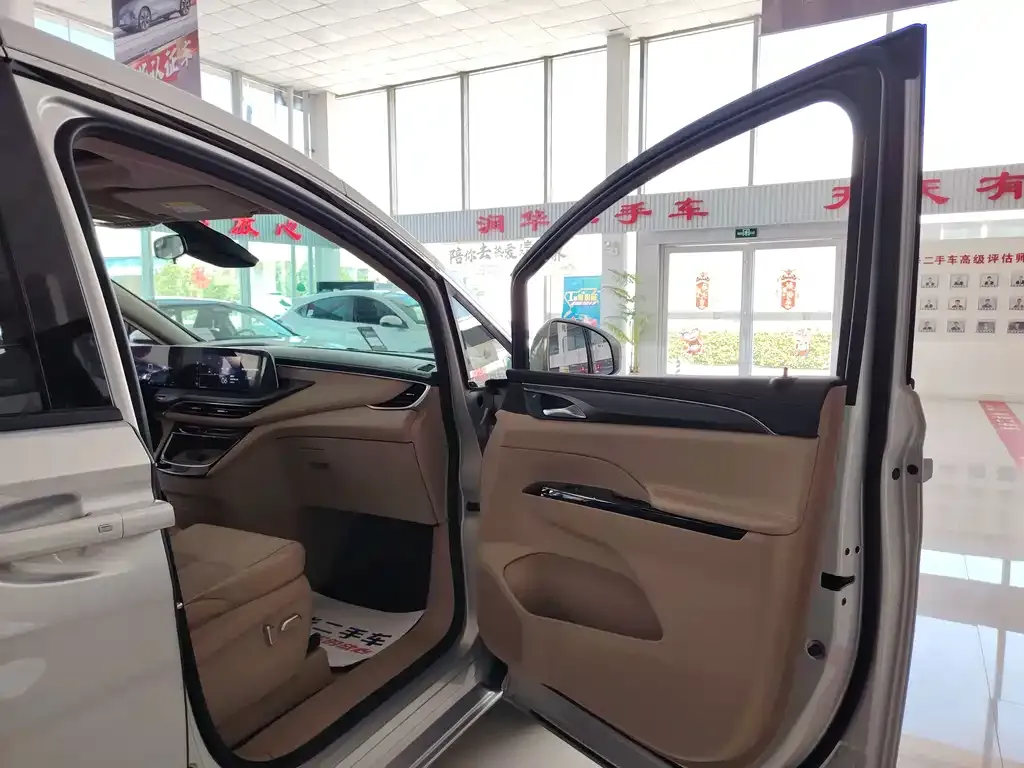 Buick GL8 Hybrid — фото 7