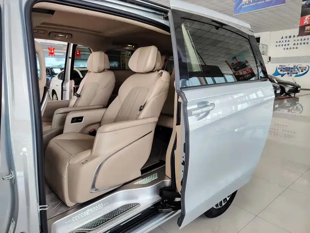 Buick GL8 Hybrid — фото 9