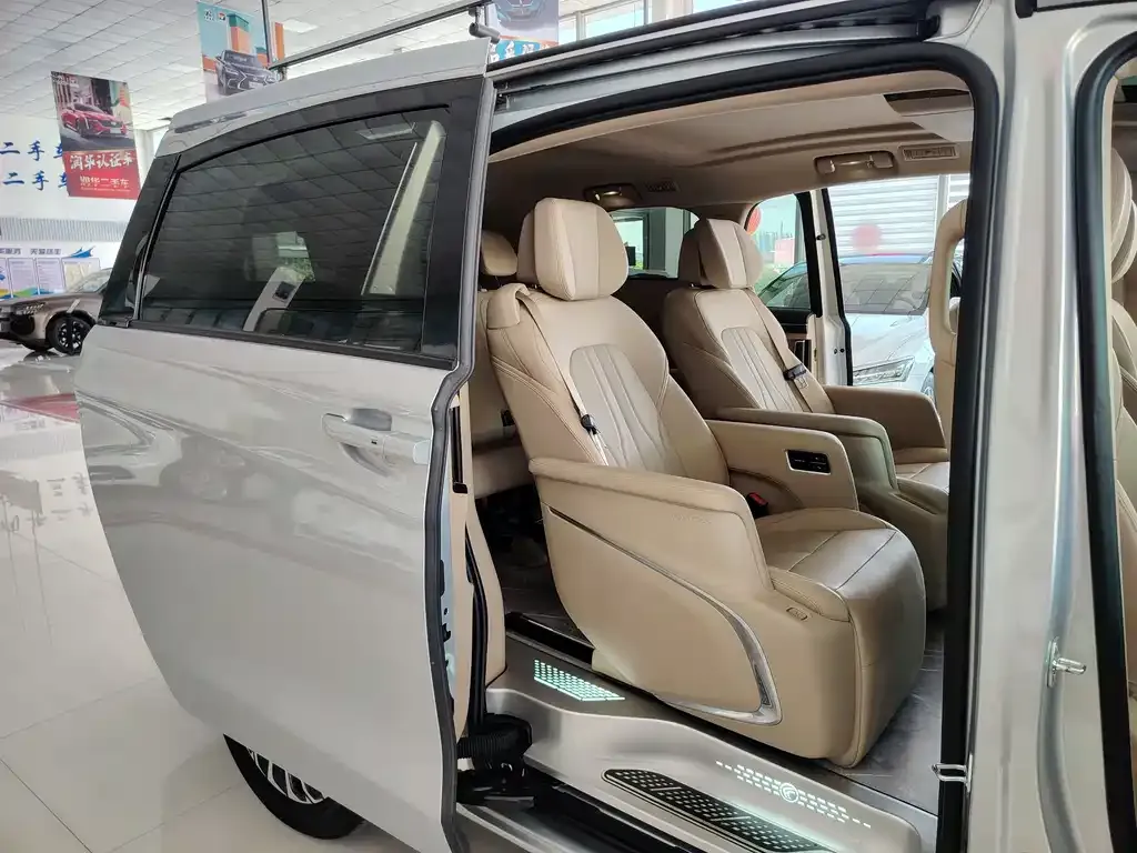 Buick GL8 Hybrid — фото 10
