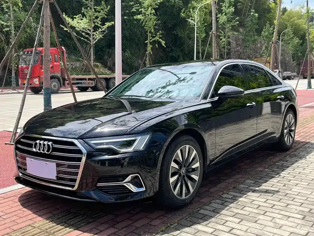 Audi A6L — фото 1