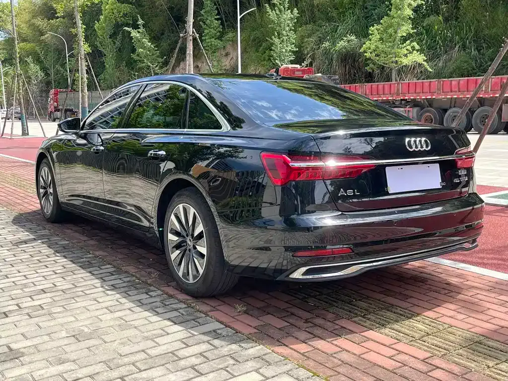 Audi A6L — фото 8