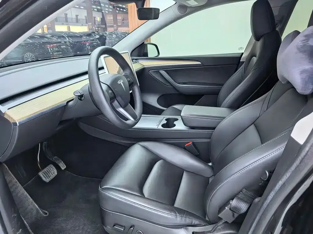 Tesla Model Y — фото 4